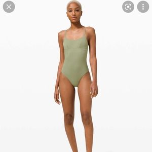 Honeycomb Dip skimpy One-Piece NWT size small
